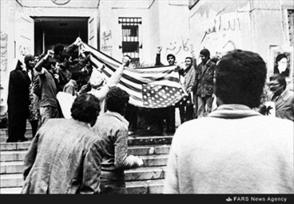 جنایات آمریکا (7) | تبدیل سفارت به لانه جاسوسى‏