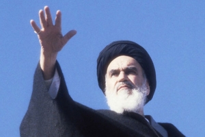 تاکید بر مبارزه بی امان امام خمینی (ره) با استعمار