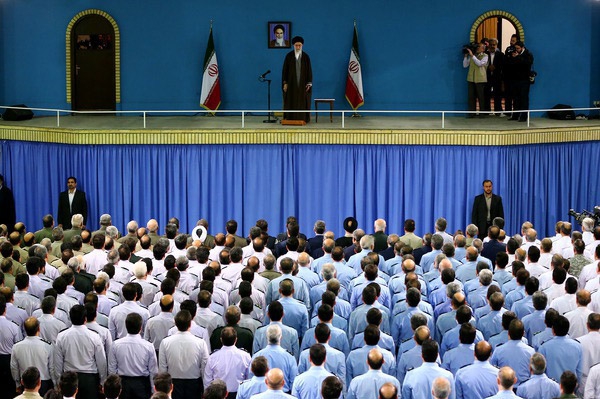 بیانات در دیدار جمعى از فرماندهان و کارکنان ارتش جمهورى اسلامى ایران‌ 1394/01/30