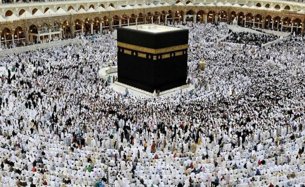 آیین طواف خانه خدا از نظر تاریخی و دینی چگونه بوده است؟