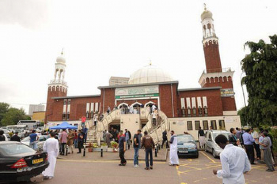 وزیر ادیان انگلیس خواستار برگزاری گردش علمی به مساجد توسط مدارس شد