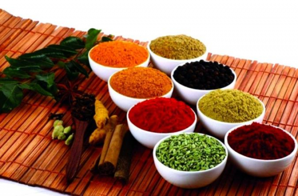 بهترین ادویه ها و گیاهان دارویی برای کاهش وزن