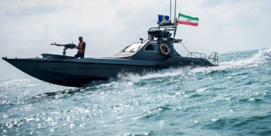 برخورد قاطع نیروی دریایی سپاه با ناو آمریکایی| شکست تلاش آمریکا در دزدی دریایی نفت ایران در دریای عمان