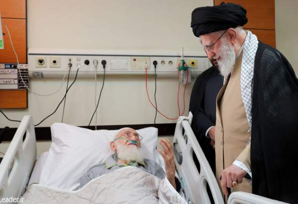عیادت رهبر معظم انقلاب از آیت‌الله نوری همدانی