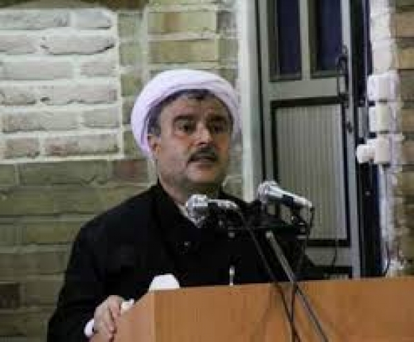 امام جمعه موقت اهل سنت مهاباد: بزرگترین هدف دشمنان اسلام ضربه زدن به وحدت مسلمانان است