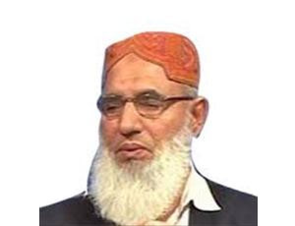 امام با شعار «نه شرقی نه غربی» توکل بر خداوند را در جهان زنده کرد