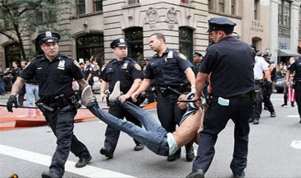 فعال آمريکايي ، نژادپرستي و تبعيض را مشکلي اساسي در آمريکا ارزيابي کرد.