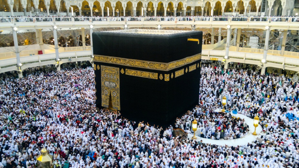 چرا دور خانه خدا می چرخیم؟