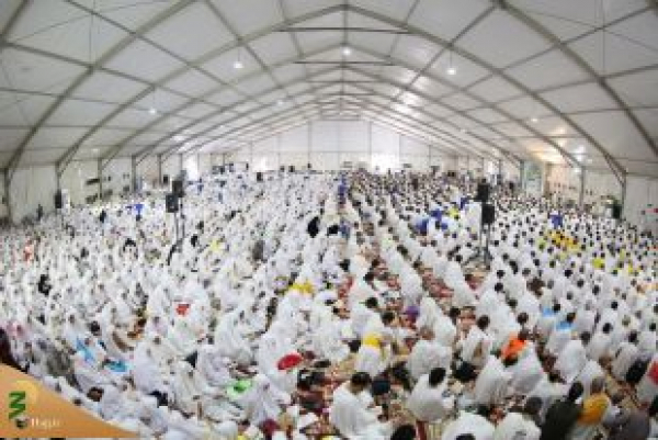 طنین دعا و مناجات زائران ایرانی در صحرای عرفات