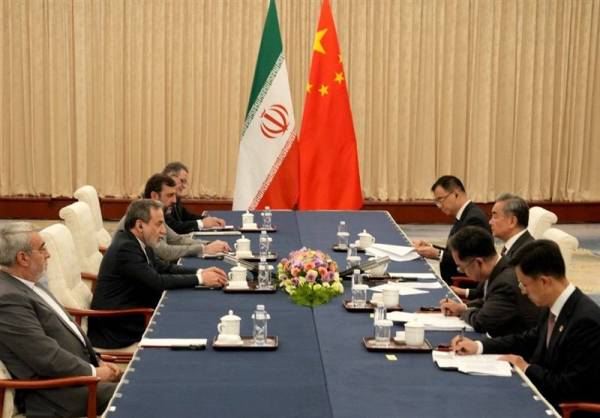 دیدار عراقچی با وانگ‌یی/ چین: آماده مساعدت در جهت جلوگیری از تشدید تنش‌ها هستیم