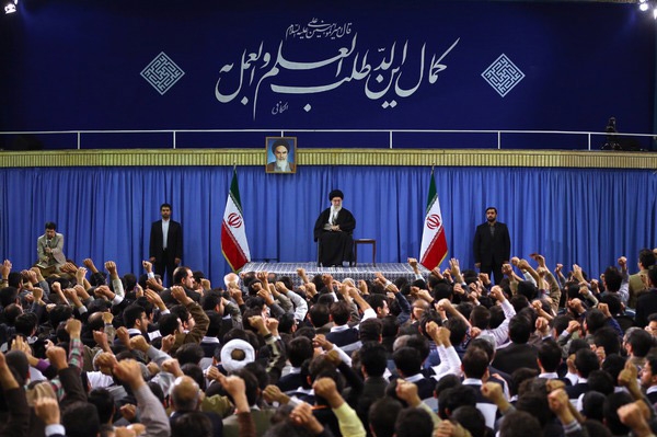 بیانات در دیدار شرکت‌کنندگان در هشتمین همایش ملی نخبگان جوان 1393/07/30