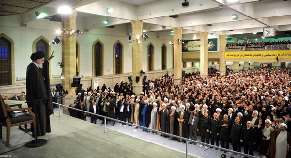 رهبر معظم انقلاب اسلامی در دیدار پرشور هزاران نفر از مردم قم