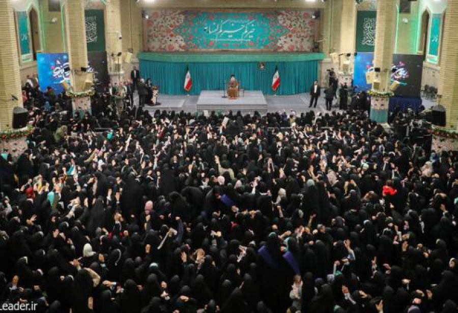 زن، کارگزار خانه نیست، مدیر است