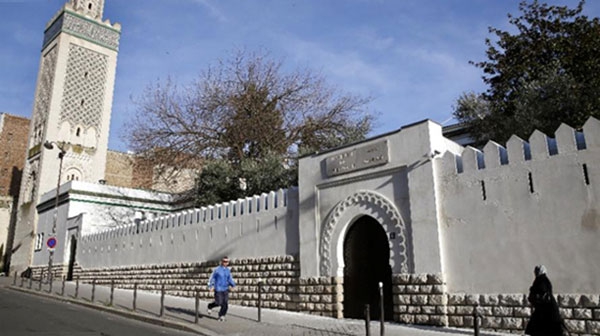 یک فنجان چای برادرانه؛ مساجد فرانسه میزبان غیرمسلمانان شدند