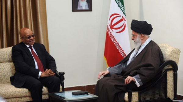 باید با موانعی که قدرتهای استکباری در برابر همکاری کشورهای مستقل ایجاد می‌کنند مقابله کرد