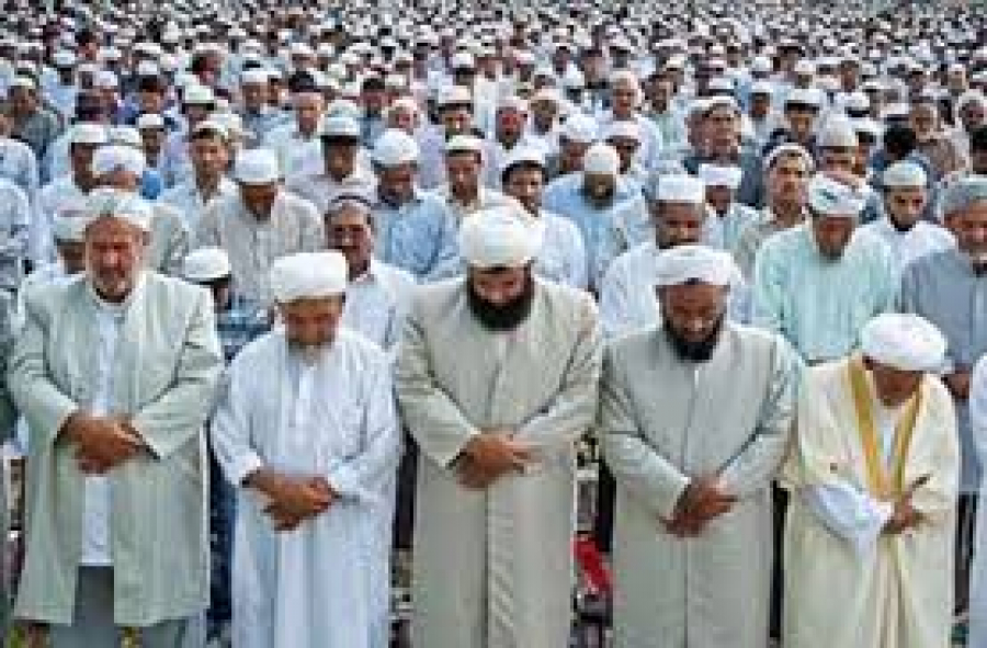 چرا شیعیان دست‌بسته نماز نمی‌خوانند