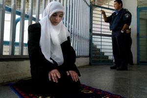 زنی که در زندان اسرائیل حافظ کل قرآن شد