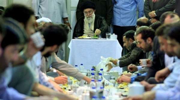 غذای کامل و آداب غذا خوردن از نظر پیامبر اکرم صلّی الله علیه و آله