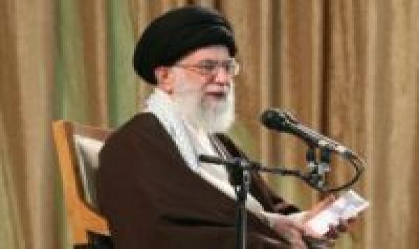 ولي امر مسلمين : عقب نشيني نمي كنيم حتي يك قدم