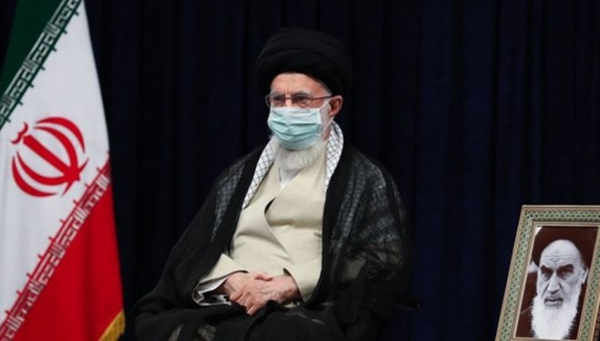 رهبر انقلاب: «تبیین» خنثی‌کننده هجمه تبلیغاتی دشمن است/ دانشجویان روشنگری کنند