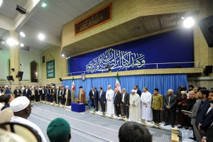رهبر معظم انقلاب اسلامی در جمع شرکت کنندگان در مسابقات بین المللی قرآن کریم