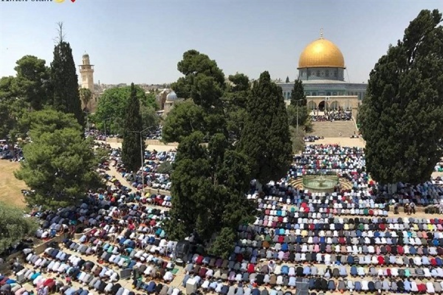 حضور ۲۵۰ هزار فلسطینی در آخرین نماز جمعه مسجدالاقصی