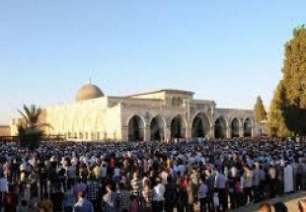 حضور انبوه نمازگزاران در مسجدالاقصی