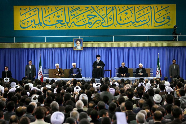 بیانات در دیدار مسئولان نظام و میهمانان کنفرانس وحدت اسلامی 1392/10/29