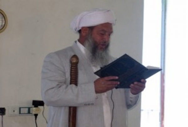 امام جمعه اهل سنت تازه ياب : درانجام اعمال صالح از یکدیگر سبقت بگیریم