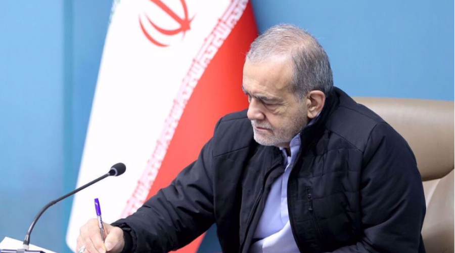 Pezeshkian félicite les six commandants nommés à la tête des forces armées iraniennes