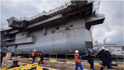 Incendie à bord du porte-avions nucléaire français Charles de Gaulle à Toulon