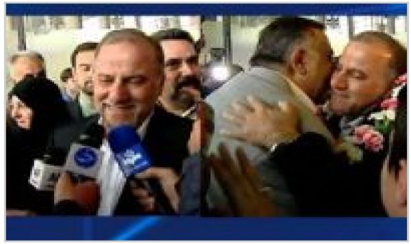 Libération d&#039;un professeur iranien, arrêté, aux Etats-Unis