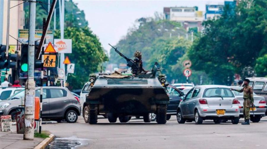 Zimbabwe : l’armée dément le coup d’État et contrôle la capitale