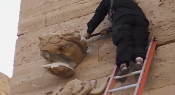 Daech publie une nouvelle vidéo mettant en scène la destruction d&#039;antiquités en Irak