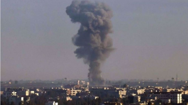 Israël lance des frappes aériennes sur la campagne de Quneitra en Syrie