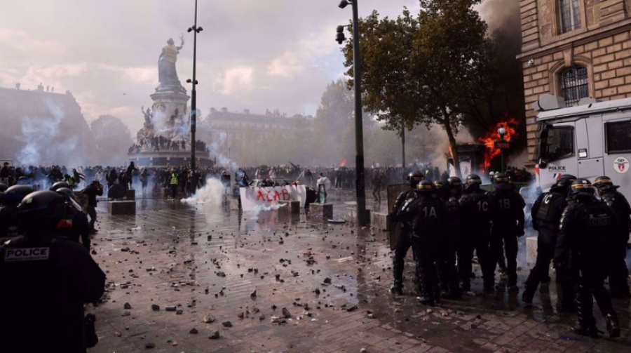 Mobilisation à Paris : répression policière de manifestants qui ont tenté de s’approcher de l’Élysée