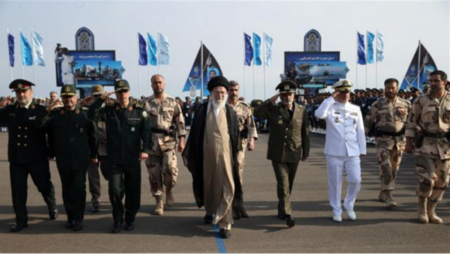 Le Leader de la Révolution islamique à l&#039;Académie militaire de l&#039;Imam Khomeiny de Noshahr