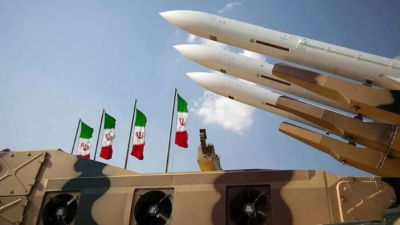 Si l’Iran passe à l’offensive face à l'agression US, l’équilibre des forces mondiales sera remodelé (conseiller du Leader)