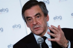 Fillon juge d&#039;« injure à l&#039;Histoire », le décret de Trump