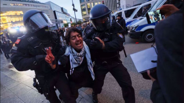 Allemagne : la police recourt à la violence et arrête des manifestants pro-Palestine