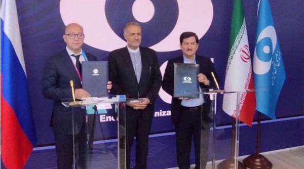 L&#039;Iran et la Russie signent un accord de 25 milliards de dollars pour la construction de centrales nucléaires