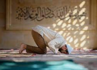 pourquoi les musulmans enlèvent-ils leurs chaussures lors de la prière?