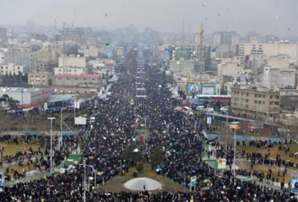 Des millions d&#039;Iraniens participent à la marche d&#039;anniversaire de la Révolution islamique