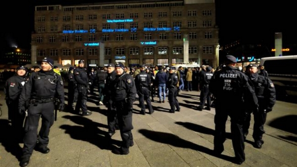 La police allemande interpelle des centaines de Nord-Africains à Cologne