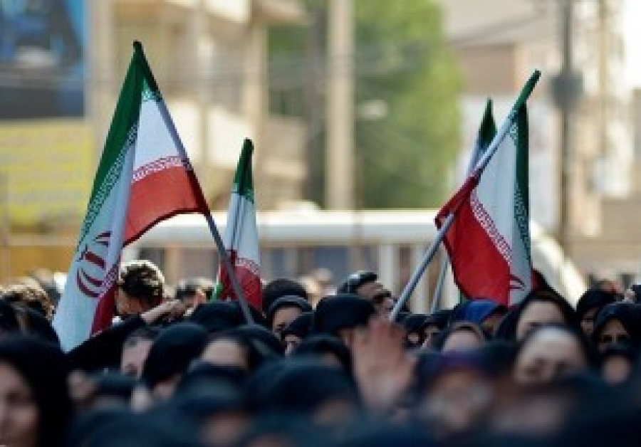 Attentat d&#039;Ahvaz en Iran: des milliers de personnes pour les funérailles des martyrs