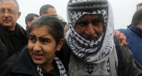 Libérée d&#039;une prison israélienne, une jeune Palestinienne de 14 ans dénonce ses conditions de détention