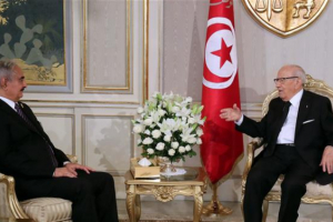 Tunisie : Haftar reçu par le président Essebsi
