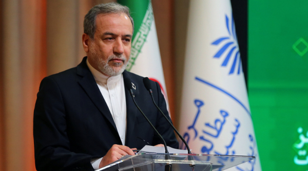 Araghchi affirme qu'une occasion historique se présente pour un accord, tout en avertissant que l'Iran défendrait sa souveraineté à tout prix