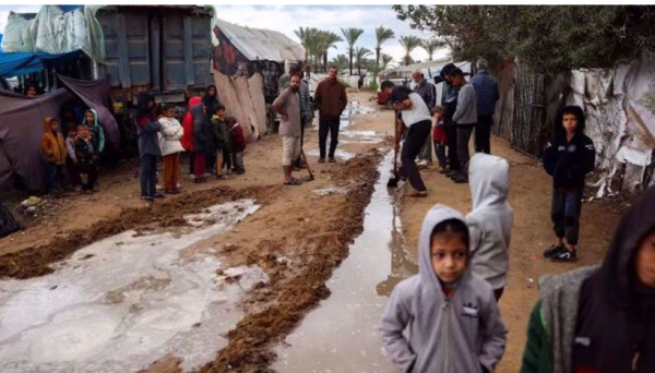 Les fortes pluies ont détérioré les conditions de vie déjà tragiques des déplacés palestiniens à Gaza