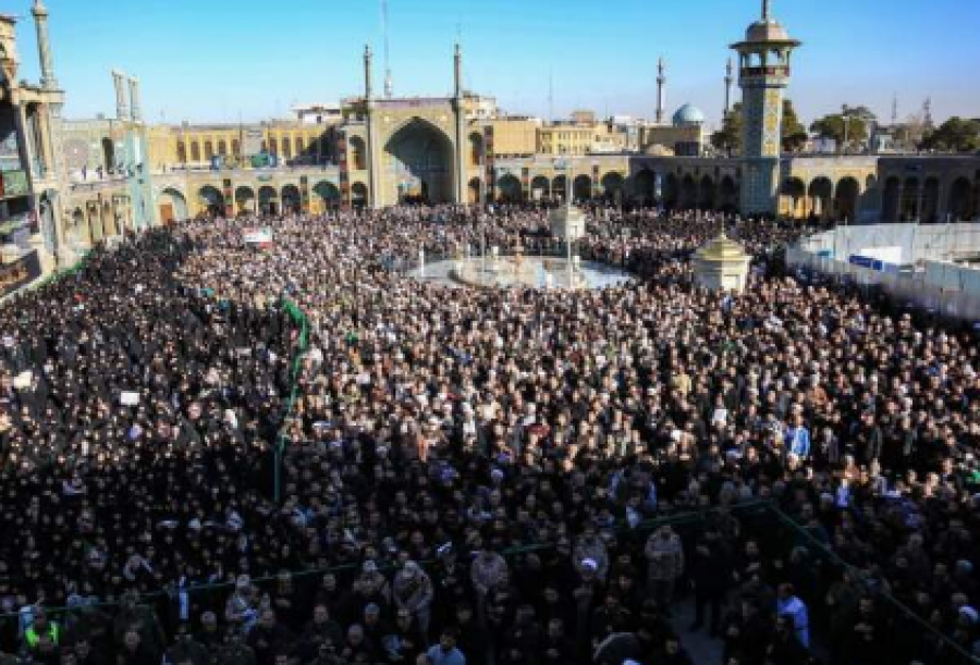 Les Iraniens de Qom rendent hommage au grand martyr du pays